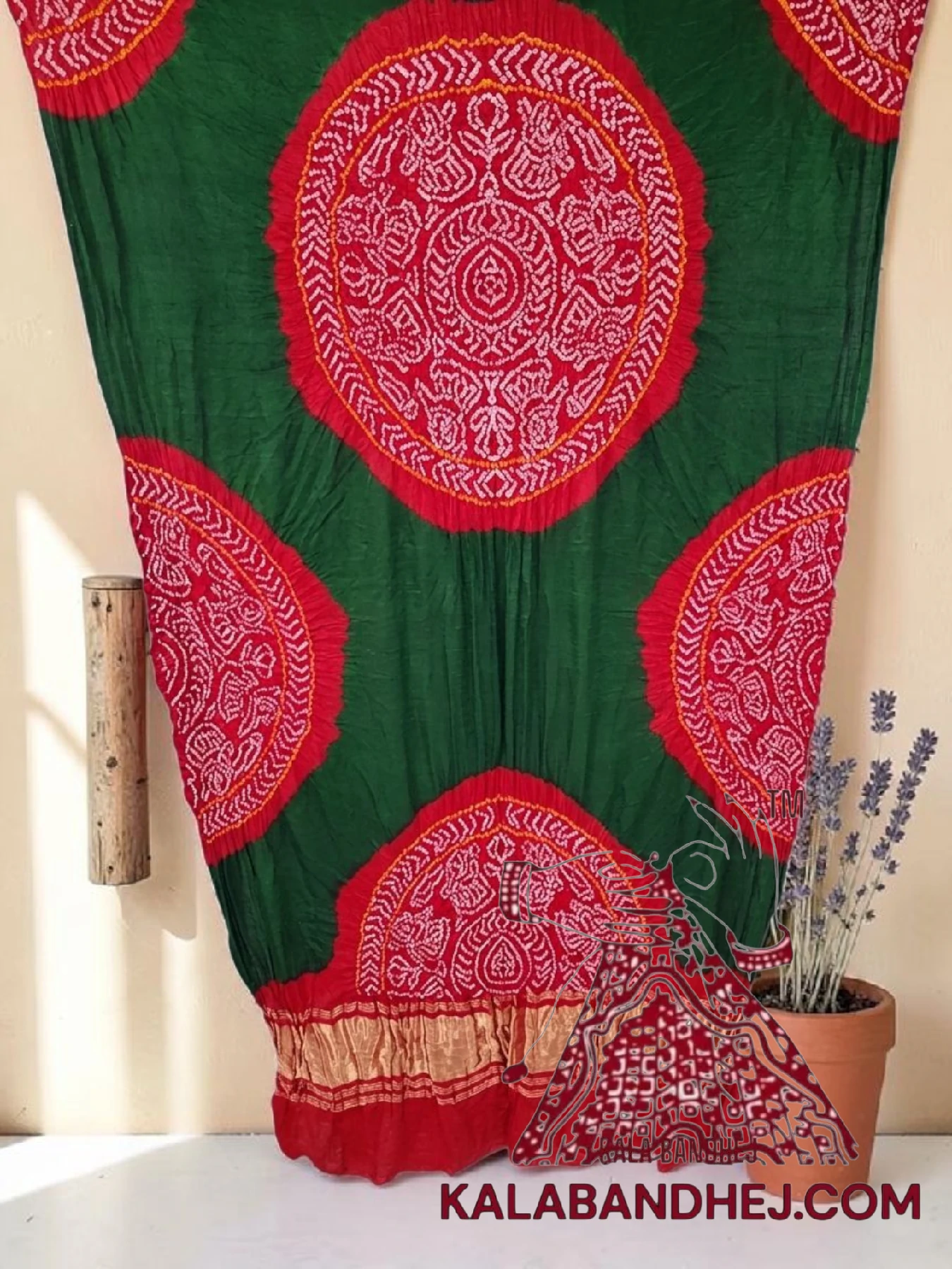 Red Green Raas Mandal Chakra Panetar Bandhani Dupatta in Pure Gaji Silk