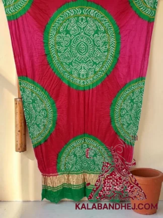 Green Pink Raas Mandal Chakra Panetar Bandhani Dupatta in Pure Gaji Silk