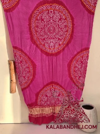 Red Pink Raas Mandal Chakra Panetar Bandhani Dupatta in Pure Gaji Silk