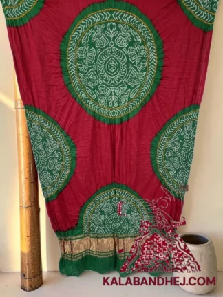 Green Red Raas Mandal Chakra Panetar Bandhani Dupatta in Pure Gaji Silk